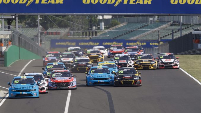01-WTCR-race-action-scaled