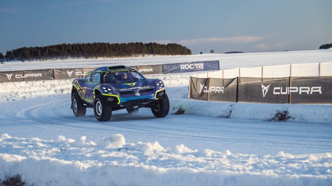 Nasser-Al-Attiyah-and-Klara-Andersson-from-the-desert-to-the-snow-ready-for-the-Extreme-E_04_HQ