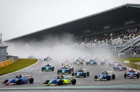F4 NURBURGRING COURSES 1 ET 2