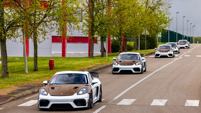 PORSCHE2 718 GT4 RS