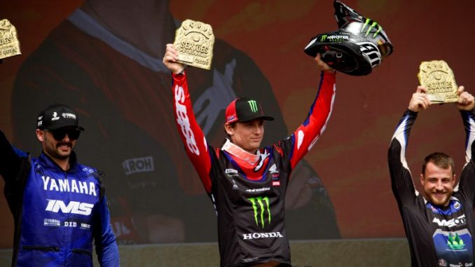 PODIUM SERTOES1